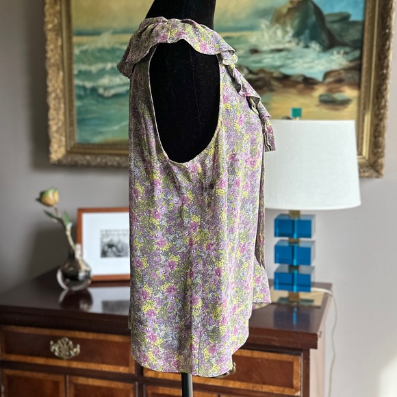 fei Floral Ruffle V-Neck Top - Picture 3 of 5